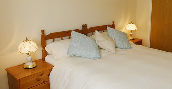 Room 1 - kingsize BnB room at Landaviddy Farm, Bed and Breakfast, Polperro in Cornwall